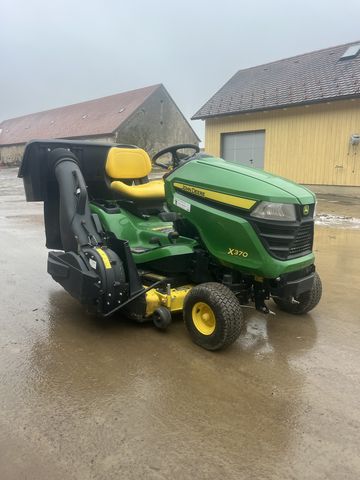 John Deere Rasentraktor X370