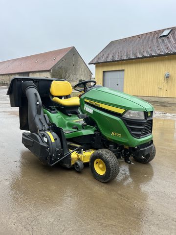 John Deere Rasentraktor X370