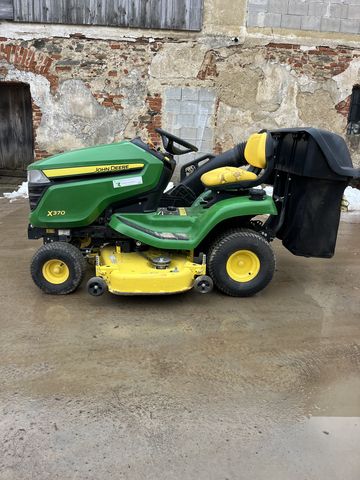 John Deere Rasentraktor X370