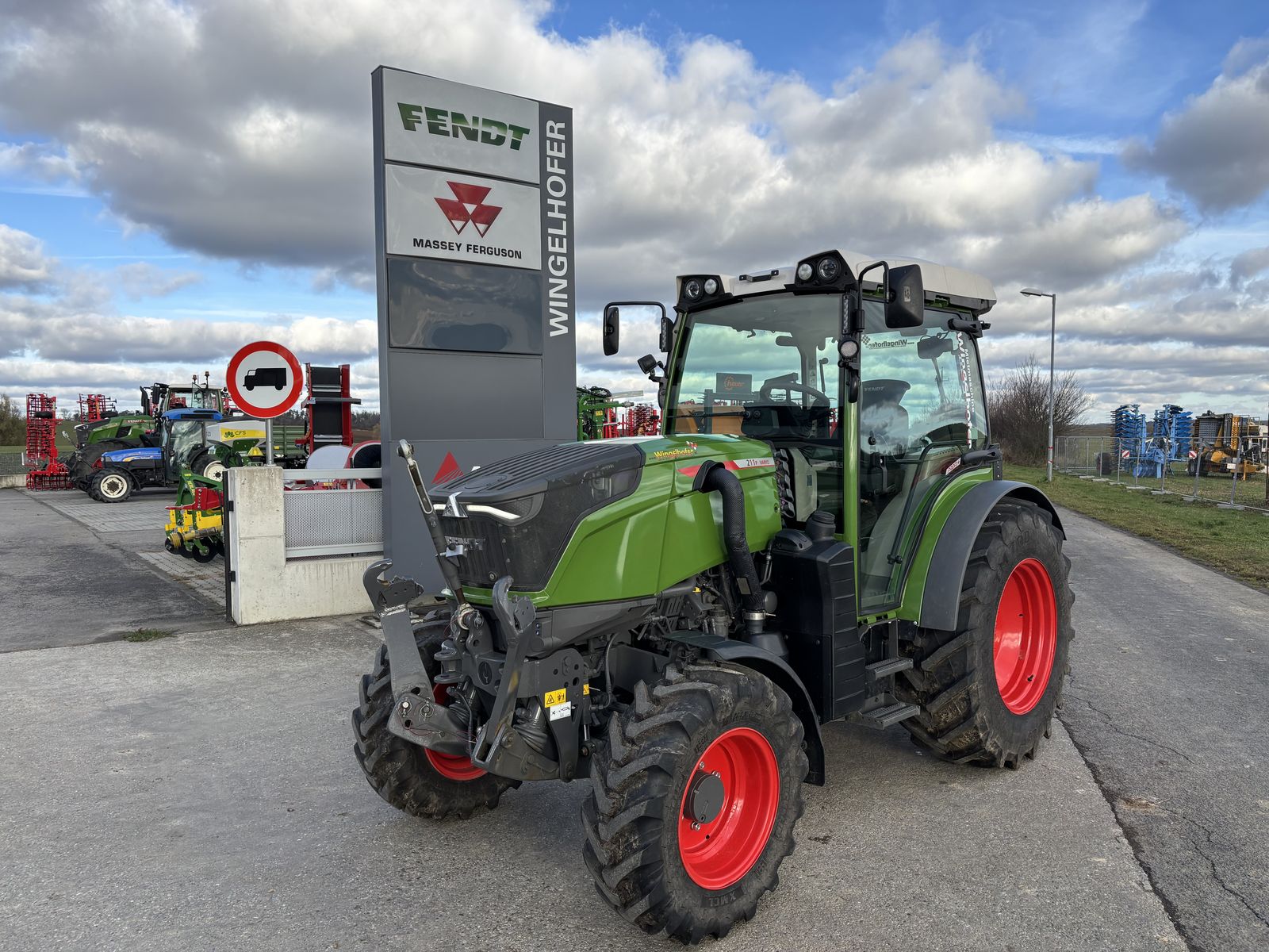 Fendt 211 Vario P (Gen3) 1