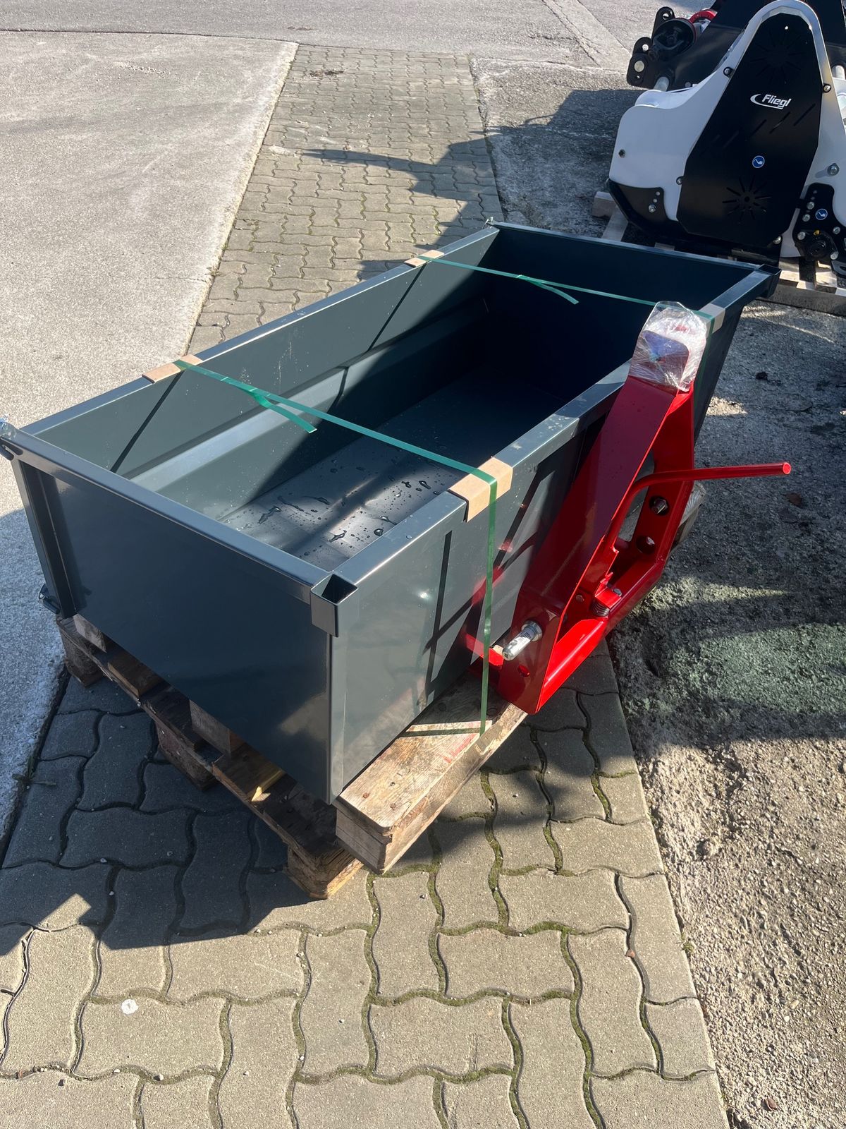 GLT 126 Kippschaufel 3