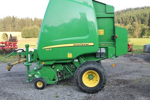 John Deere 864