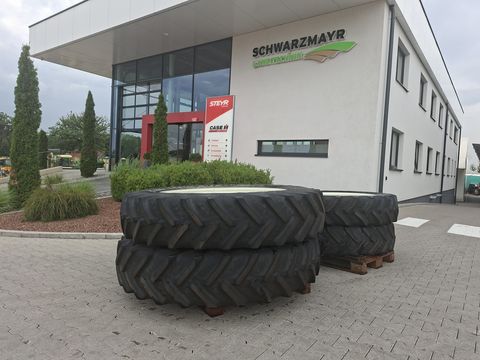 BKT 380/90R46+320/85R34 Pflegeräder