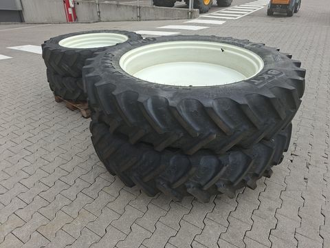 BKT 380/90R46+320/85R34 Pflegeräder