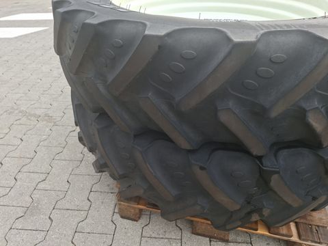 BKT 380/90R46+320/85R34 Pflegeräder