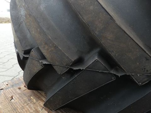 Firestone 27x10.0-15.3