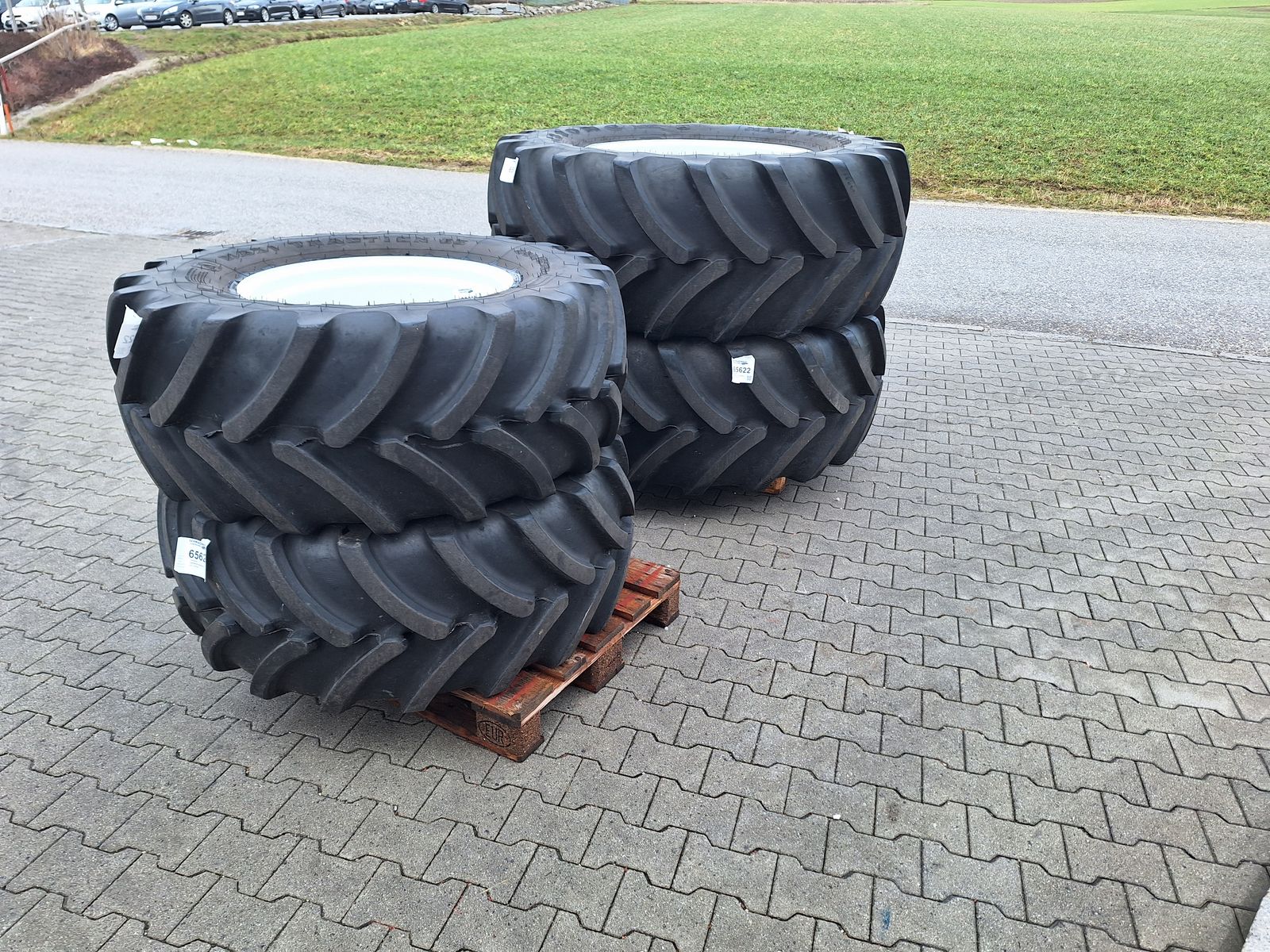Firestone 600/65R34+480/65R24 3