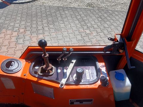 Holder C 240 mit Scheefräse, Schneeschild und Sichelmäh