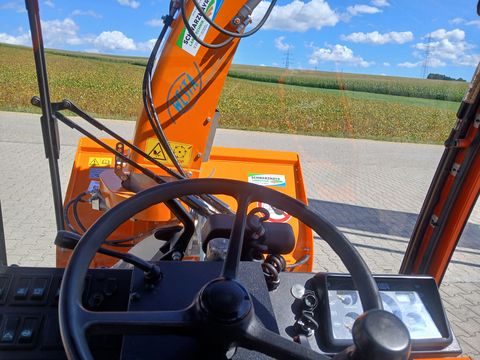 Holder C 240 mit Scheefräse, Schneeschild und Sichelmäh