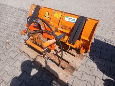 Holder C 240 mit Scheefräse, Schneeschild und Sichelmäh