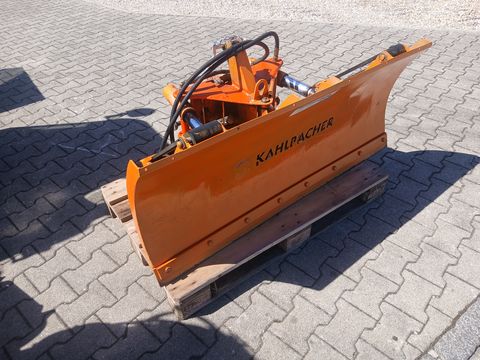 Holder C 240 mit Scheefräse, Schneeschild und Sichelmäh