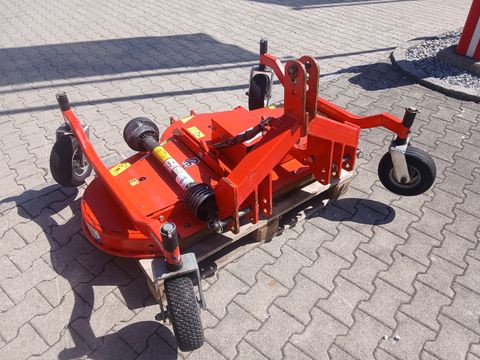 Holder C 240 mit Scheefräse, Schneeschild und Sichelmäh