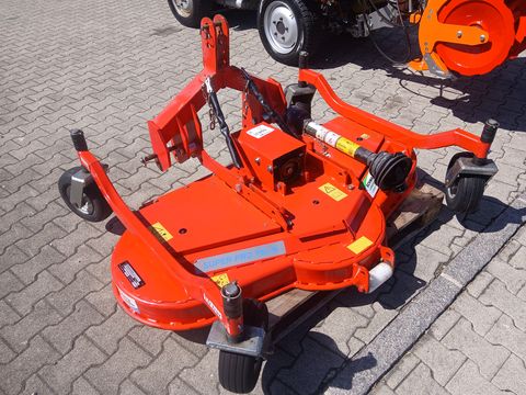 Holder C 240 mit Scheefräse, Schneeschild und Sichelmäh