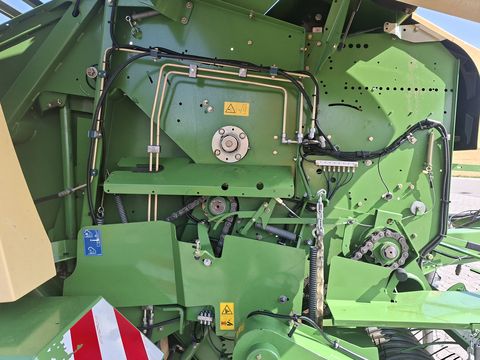Krone CF 155 XC mit 26 Messer und Ballenaufsteller