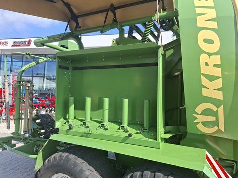 Krone CF 155 XC mit 26 Messer und Ballenaufsteller