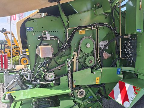 Krone CF 155 XC mit 26 Messer und Ballenaufsteller