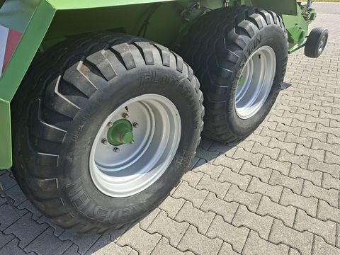 Krone CF 155 XC mit 26 Messer und Ballenaufsteller