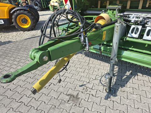 Krone CF 155 XC mit 26 Messer und Ballenaufsteller