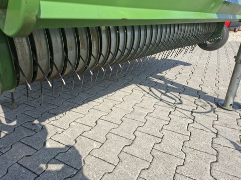 Krone CF 155 XC mit 26 Messer und Ballenaufsteller
