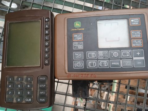 John Deere 678