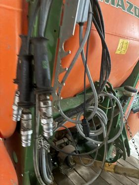 Amazone UF 901 mit 15m Spritzgestänge