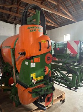 Amazone UF 901 mit 15m Spritzgestänge