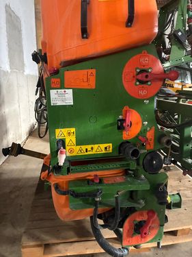 Amazone UF 901 mit 15m Spritzgestänge