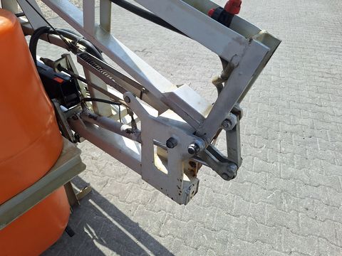 Jessernigg A 800 mit 12m hydraulisch klapppbaren Spritzgest