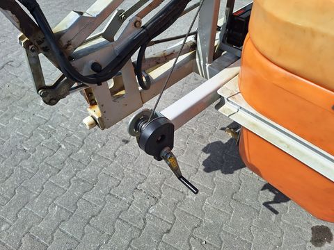 Jessernigg A 800 mit 12m hydraulisch klapppbaren Spritzgest