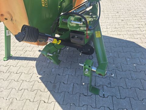 Krone AMR 320 mit Abstellstützen