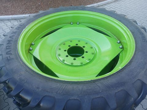 Sonstige 300/95R46 + 230/95R32