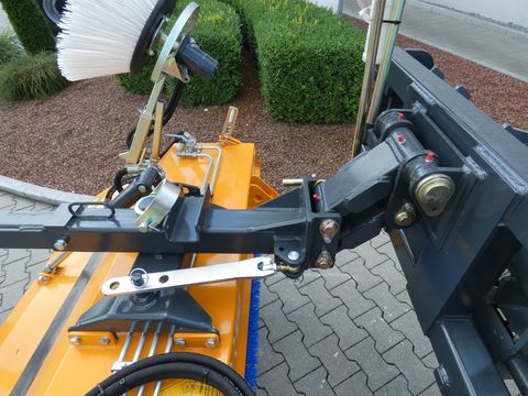 Sonstige Giant Kehrmaschine 1350