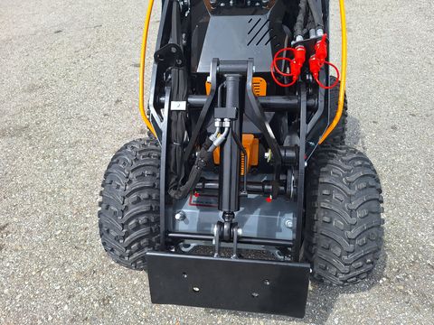 Giant GS900 SKID