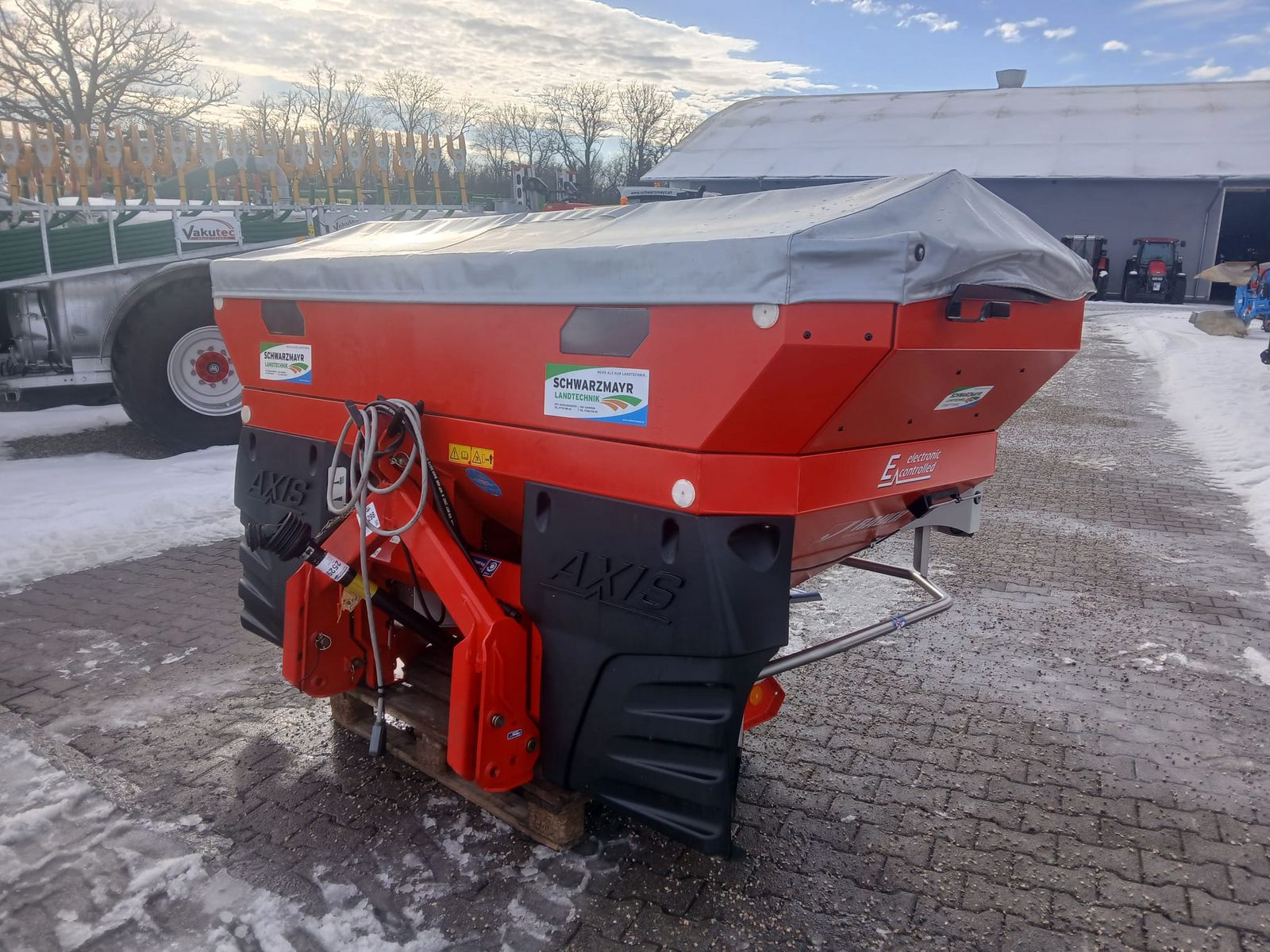 Rauch AXIS 20.1 W mit 1.300 Liter Aufsatz und Abdeckpl 2