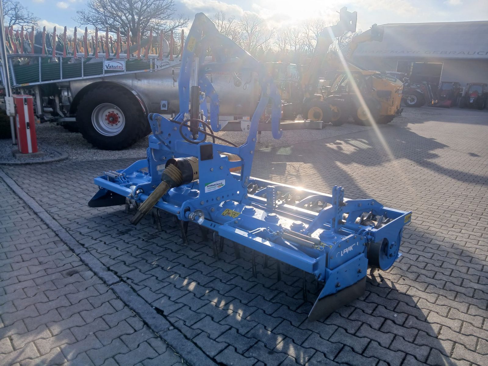 Lemken Zirkon 8/300 mit hydr. Anbauteilen 2
