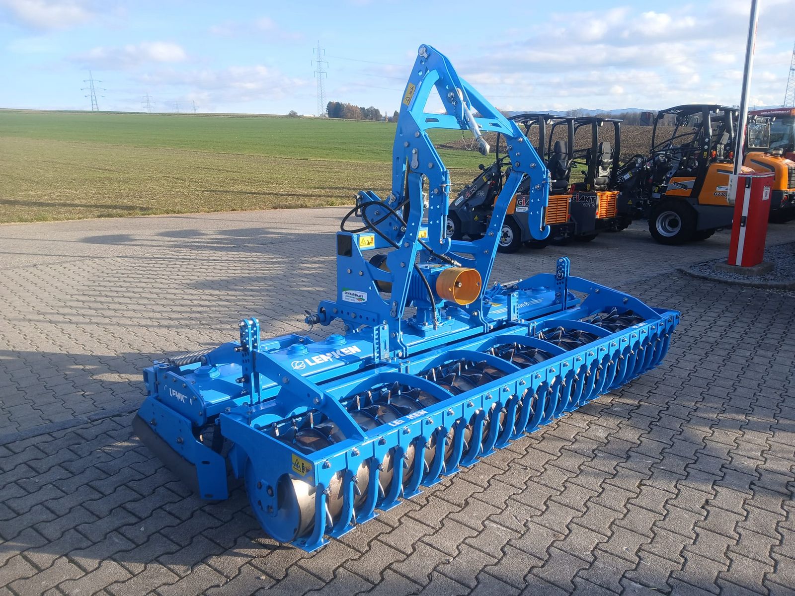Lemken Zirkon 8/300 mit hydr. Anbauteilen 3