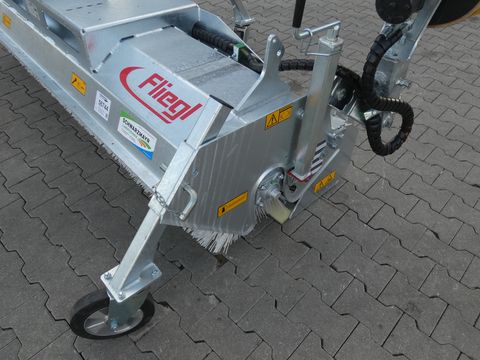 Sonstige Fliegl AgroCenter Kehrmaschine 2300