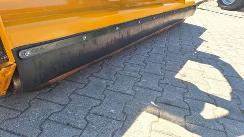 Müthing MU-M 280 Front-Heck und hydr. Seitenverschub