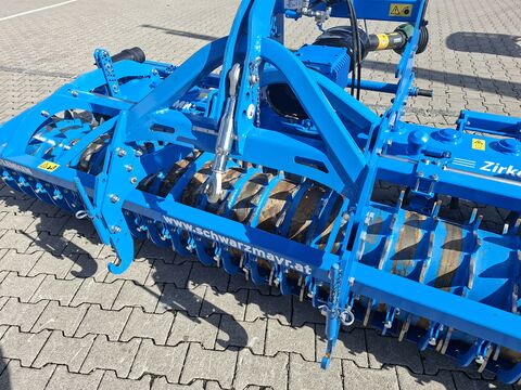 Lemken Zirkon 8/300 mit hydr. Anbauteilen