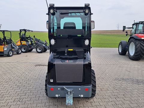 Giant G2200 E