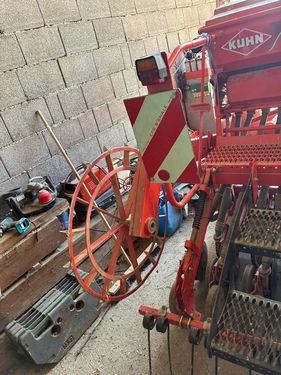 Kuhn HR304D + Integra 3003