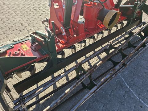 Vogel&Noot TM 250 mit hydraulischen Anbauteilen