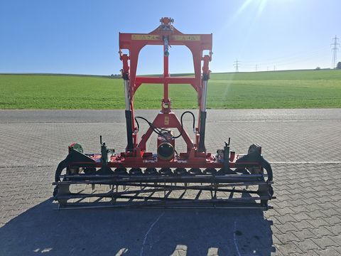 Vogel&Noot TM 250 mit hydraulischen Anbauteilen