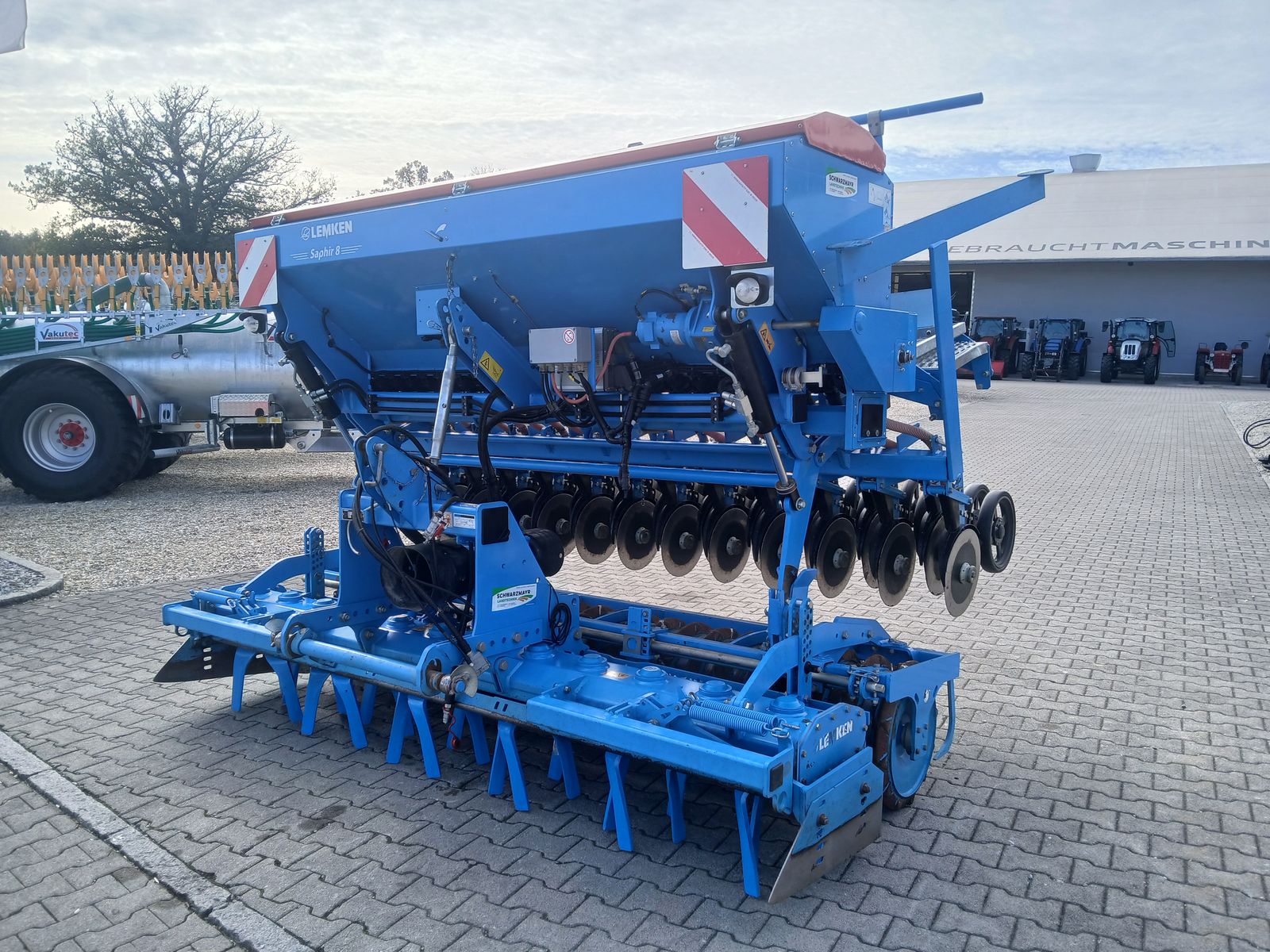Lemken Zirkon 8/300 und Saphir 8/300 DS  2