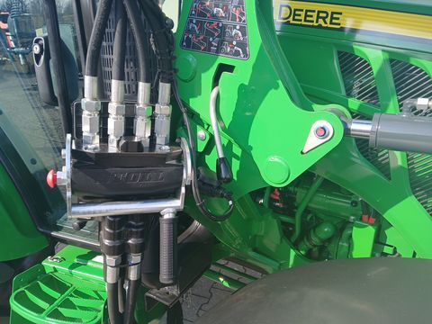 John Deere 5075E