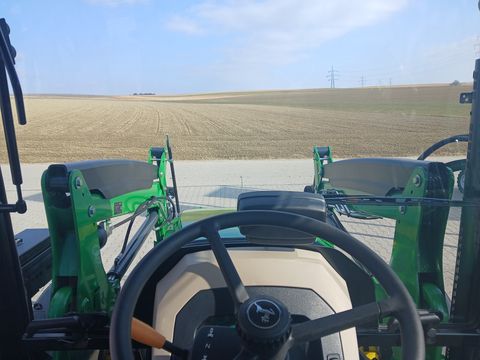 John Deere 5075E
