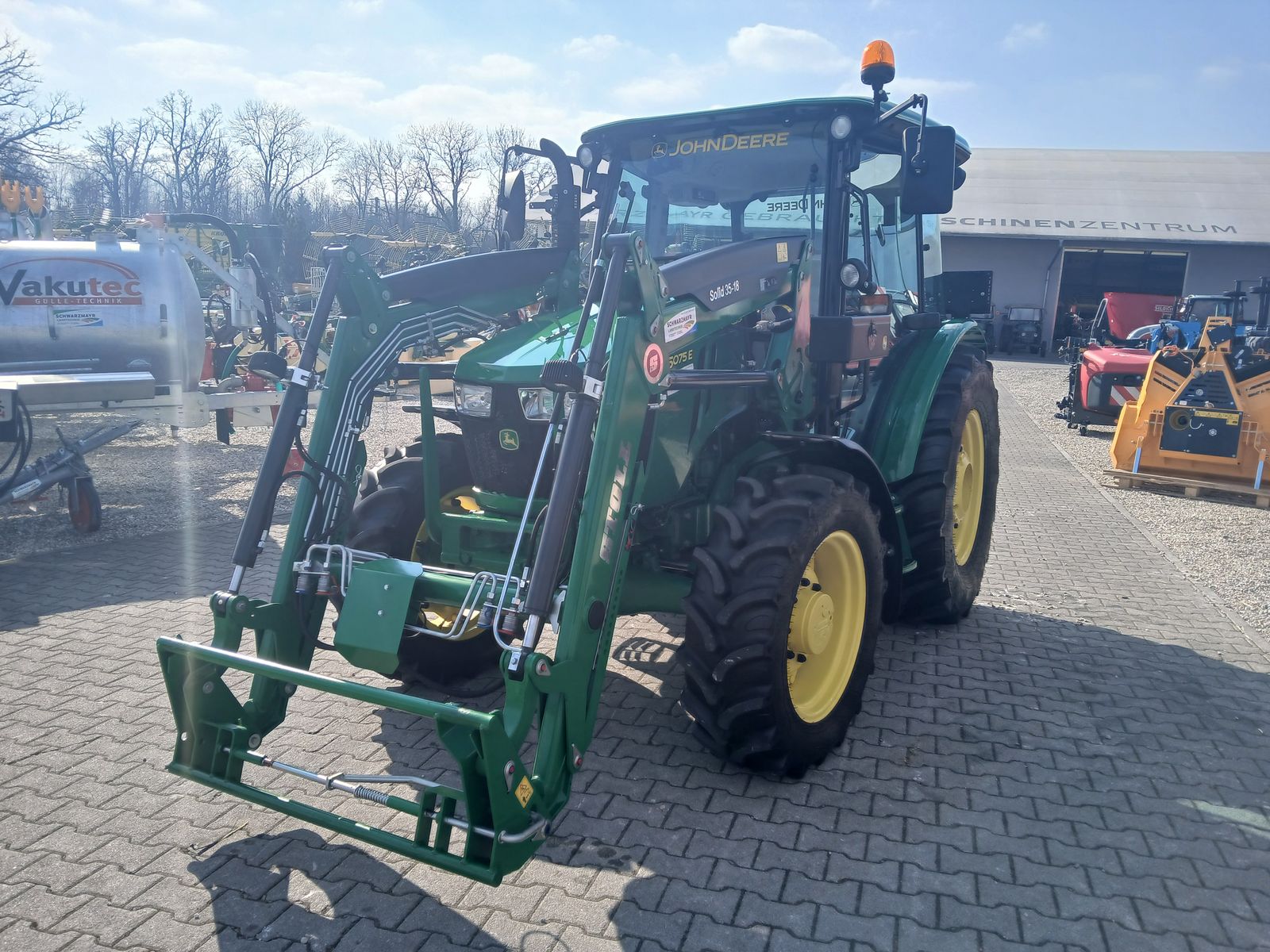 John Deere 5075E 2