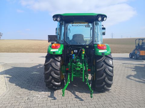John Deere 5075E