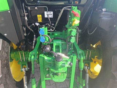 John Deere 5075E