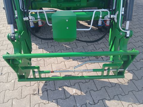 John Deere 5075E